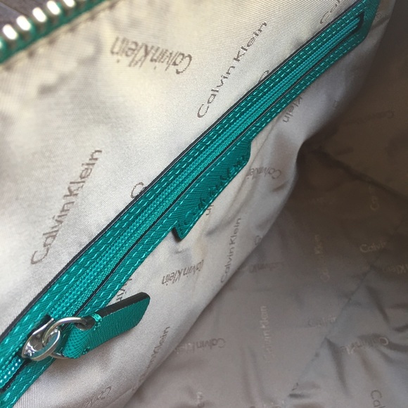 CALVIN KLEIN TURQUOISE PURSE - Picture 2 of 8